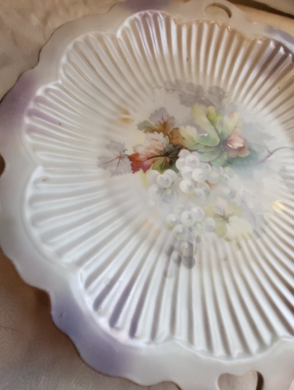 ANT. 1920s German Stamped Hand-Painted White Grapes 10 Inch Plate With Handles - Picture 10 of 13